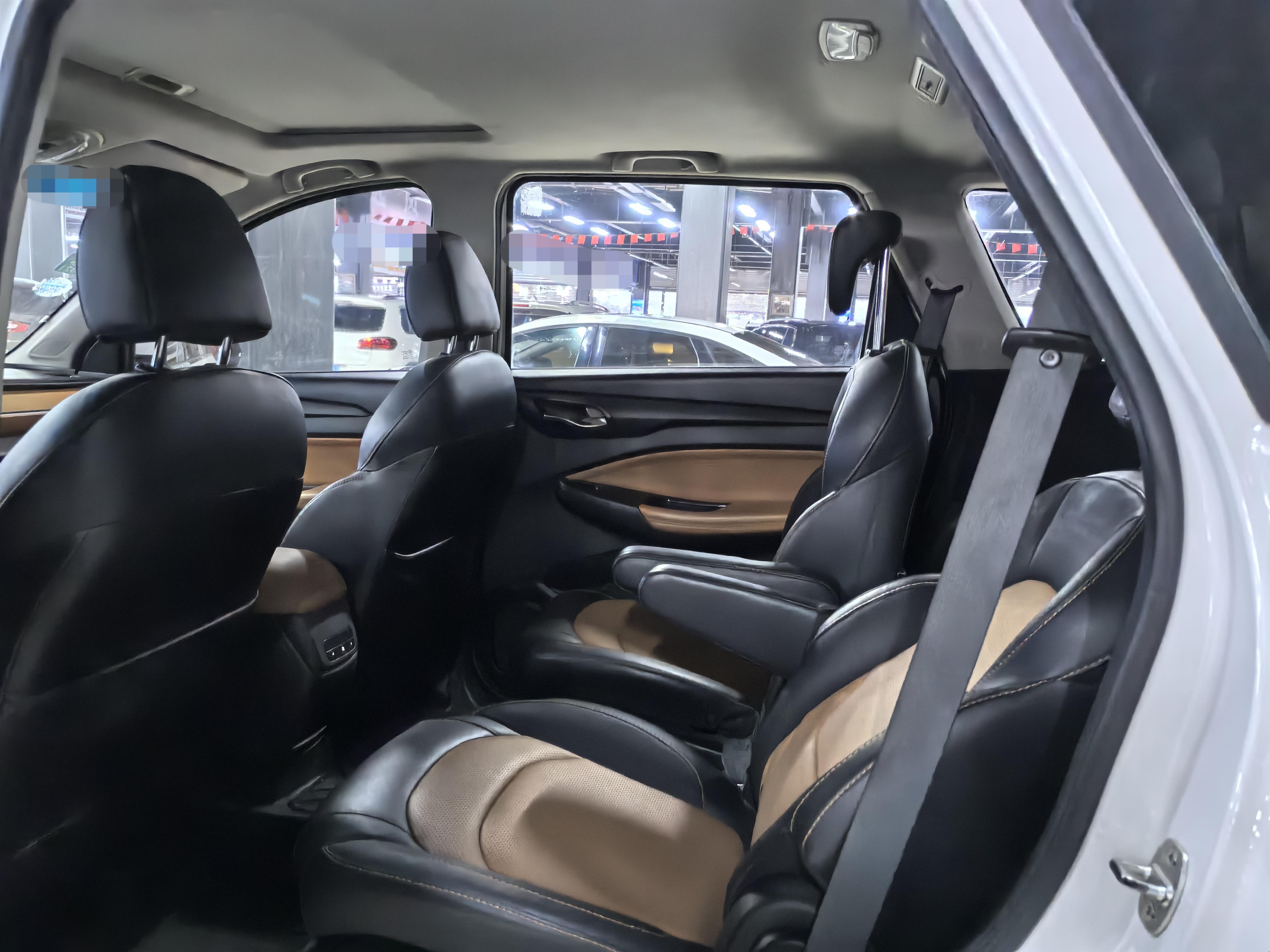 Wuling Hong Guang S3 2018 thumb 9