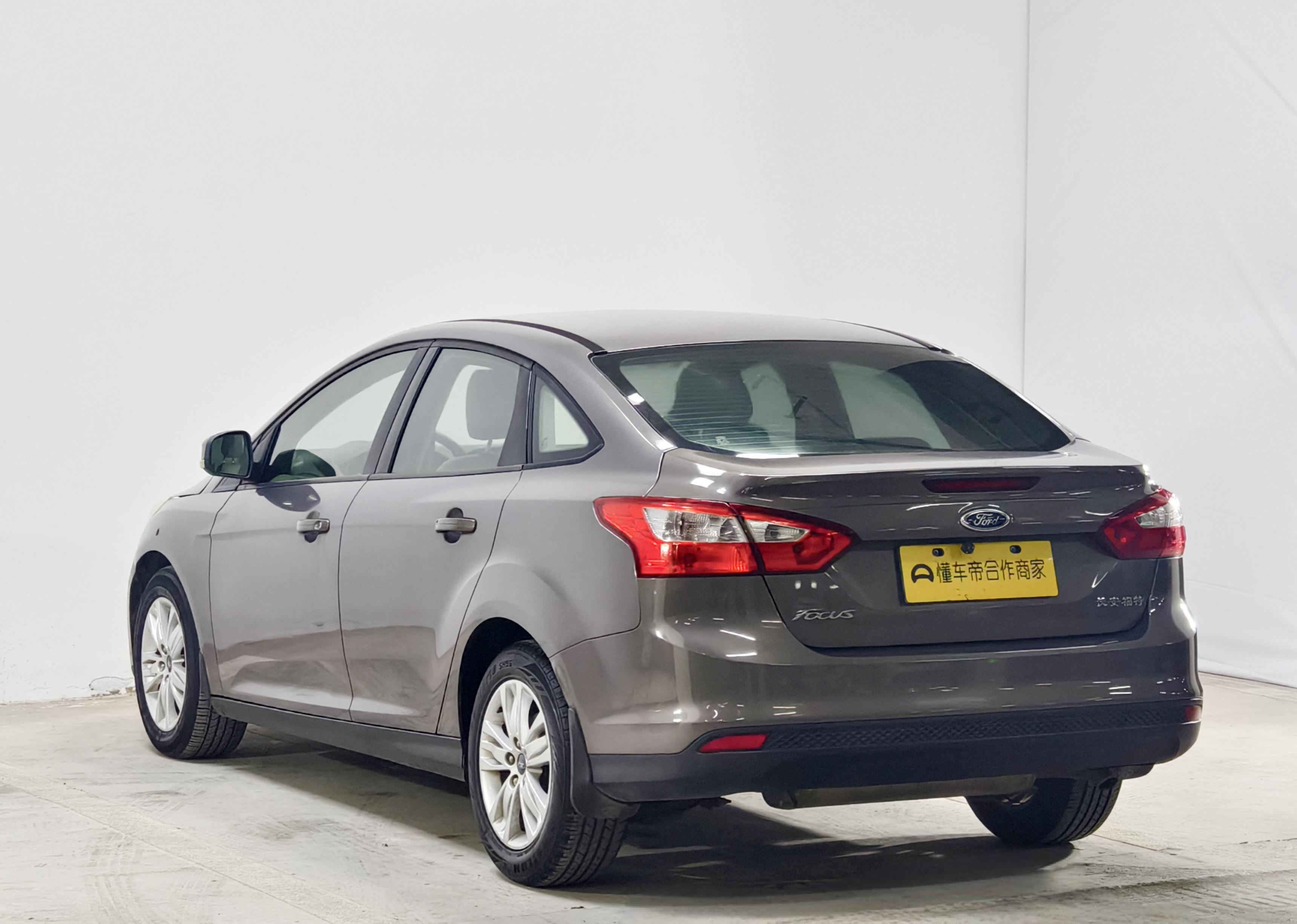 Ford Focus ST 2012 thumb 3