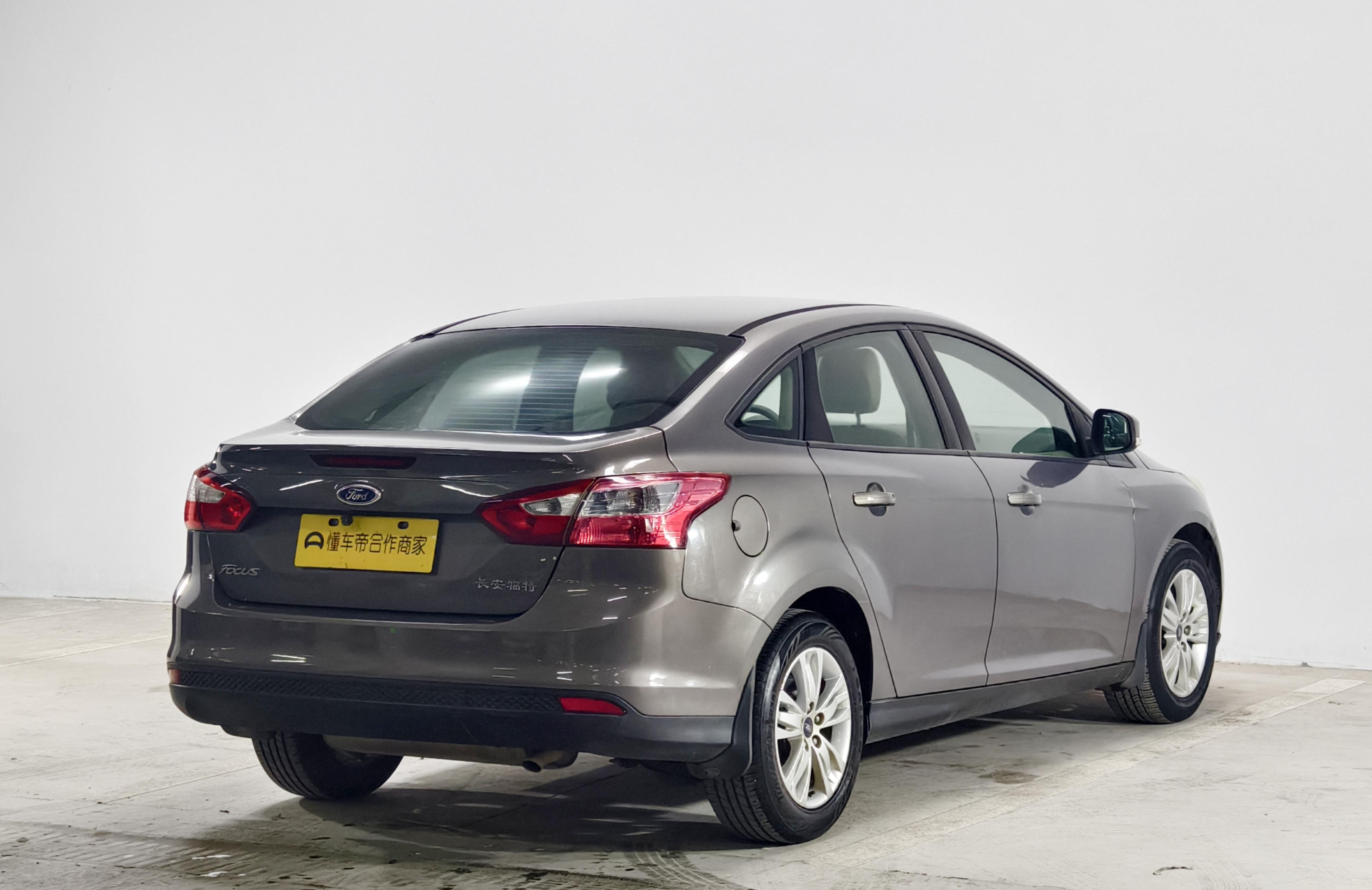 Ford Focus ST 2012 thumb 5