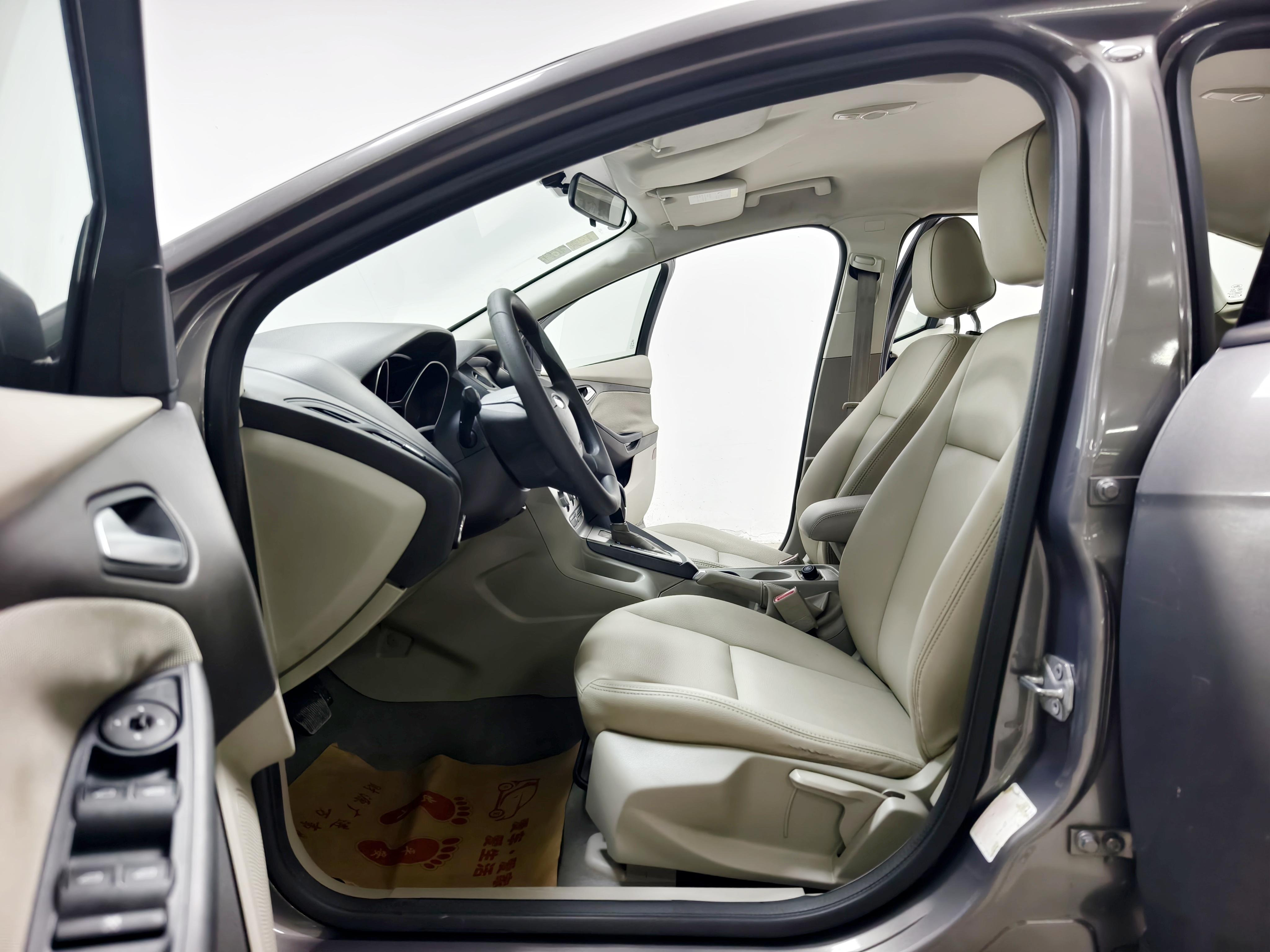 Ford Focus ST 2012 thumb 10