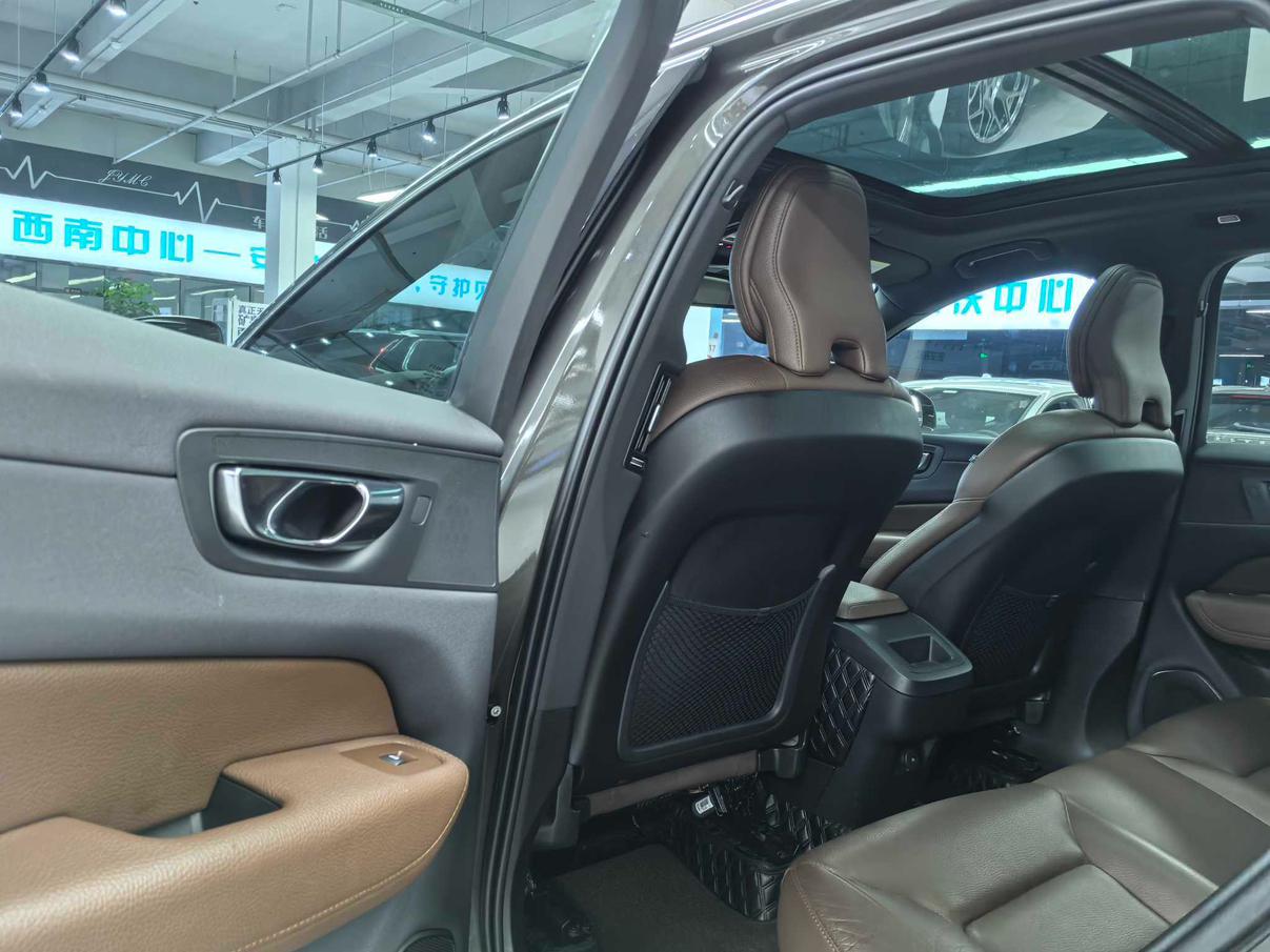Volvo XC60 2022 thumb 3