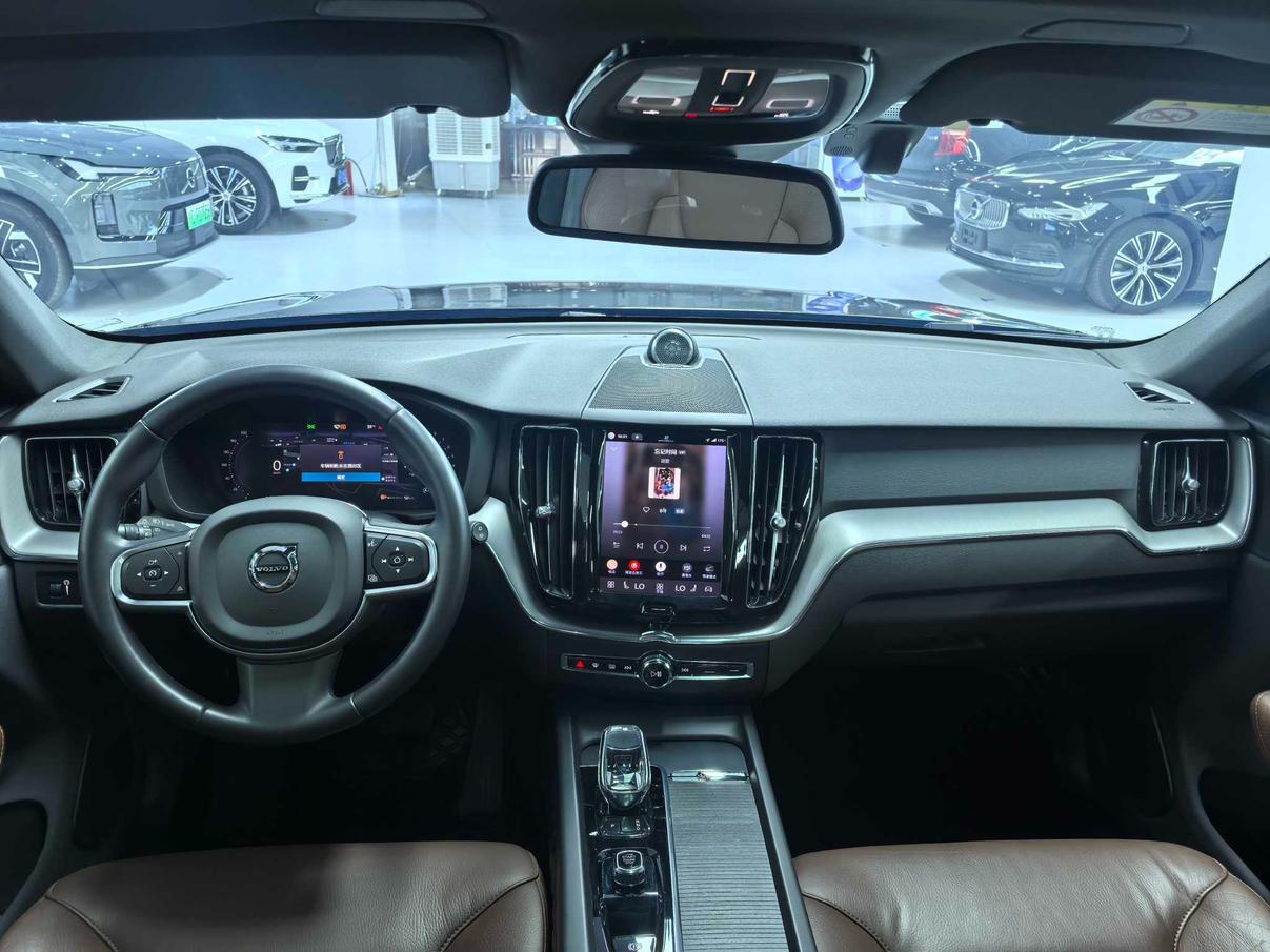 Volvo XC60 2022 thumb 4