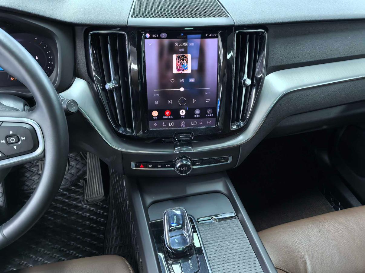 Volvo XC60 2022 thumb 5