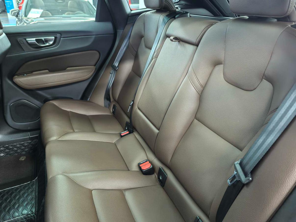 Volvo XC60 2022 thumb 8