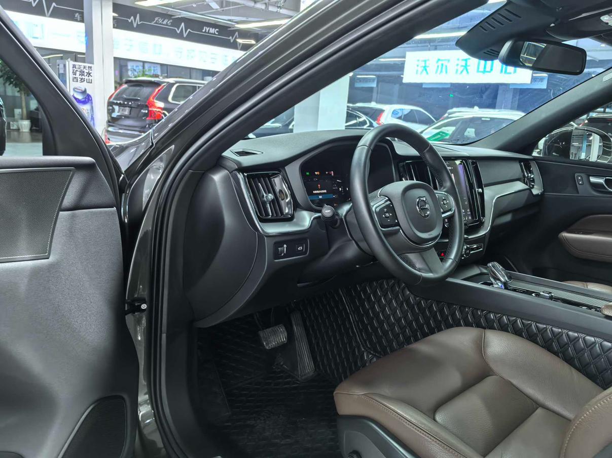 Volvo XC60 2022 thumb 9