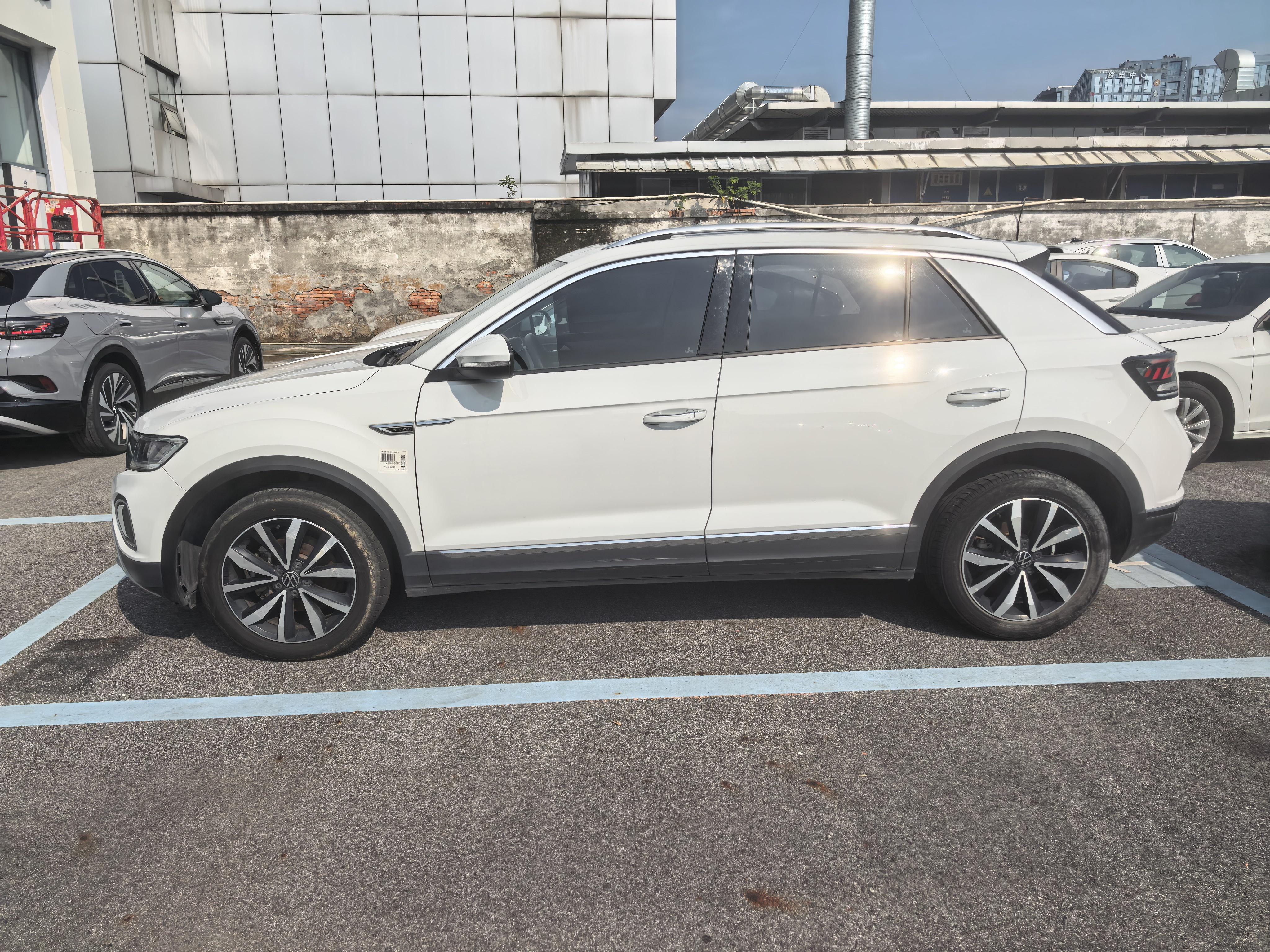Volkswagen T-Roc 2024 thumb 2