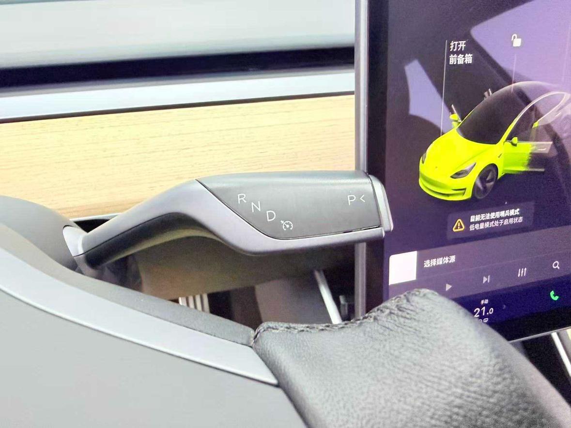 Tesla Model 3 2020 thumb 7
