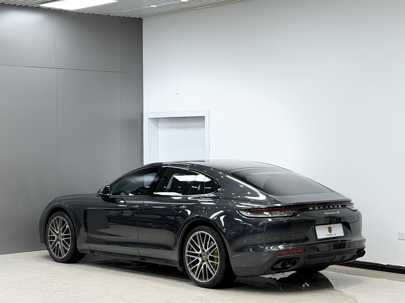 Porsche Panamera 2021 thumb 2