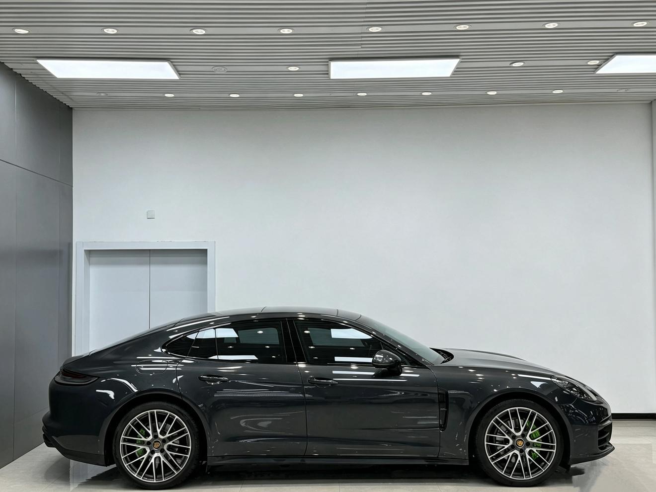 Porsche Panamera 2021 thumb 4