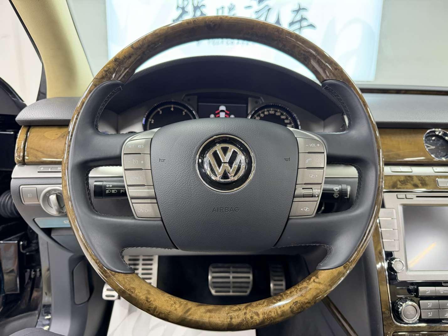 Volkswagen Phaeton 2012 thumb 10
