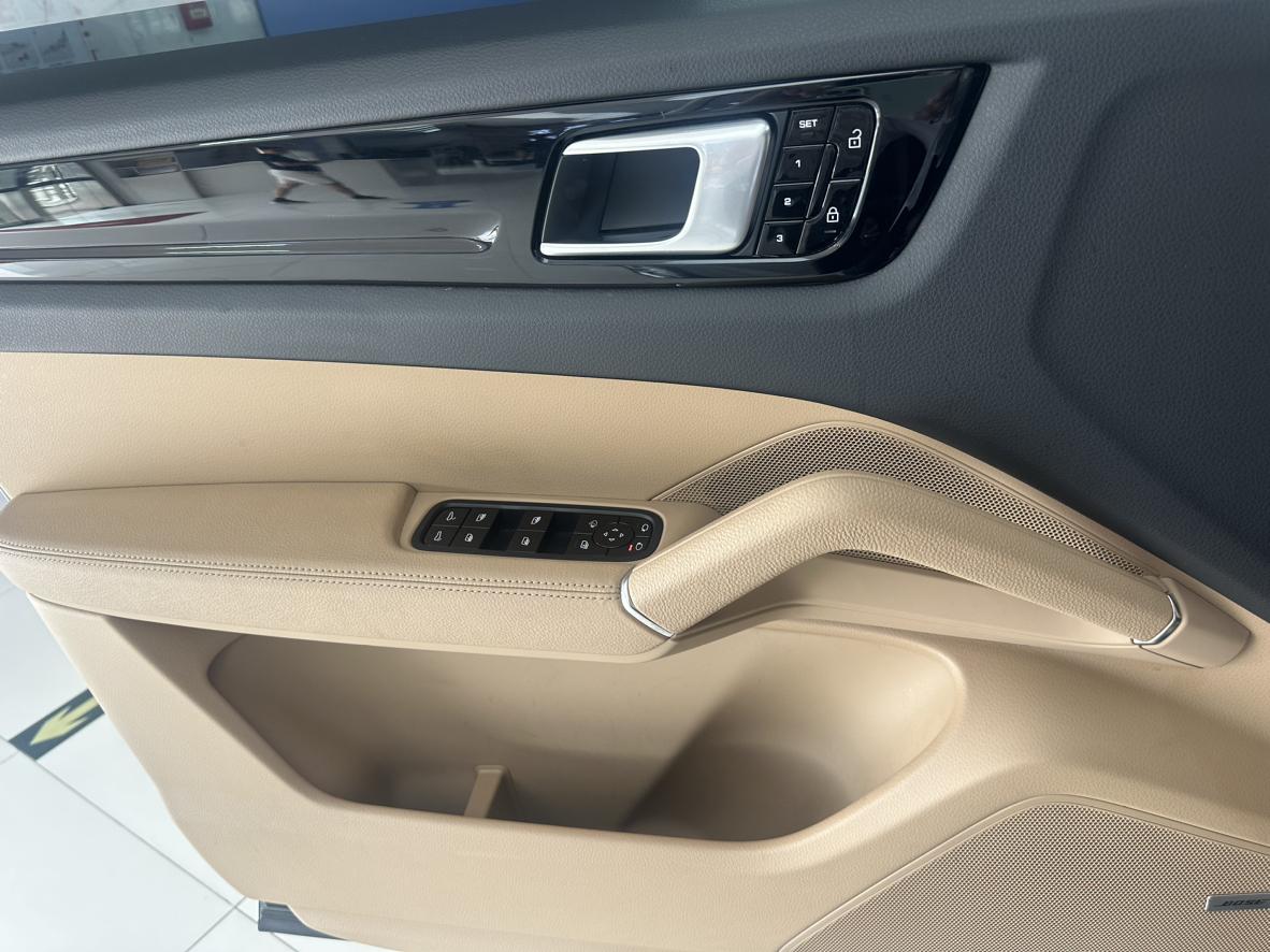 Porsche Cayenne 2018 thumb 8