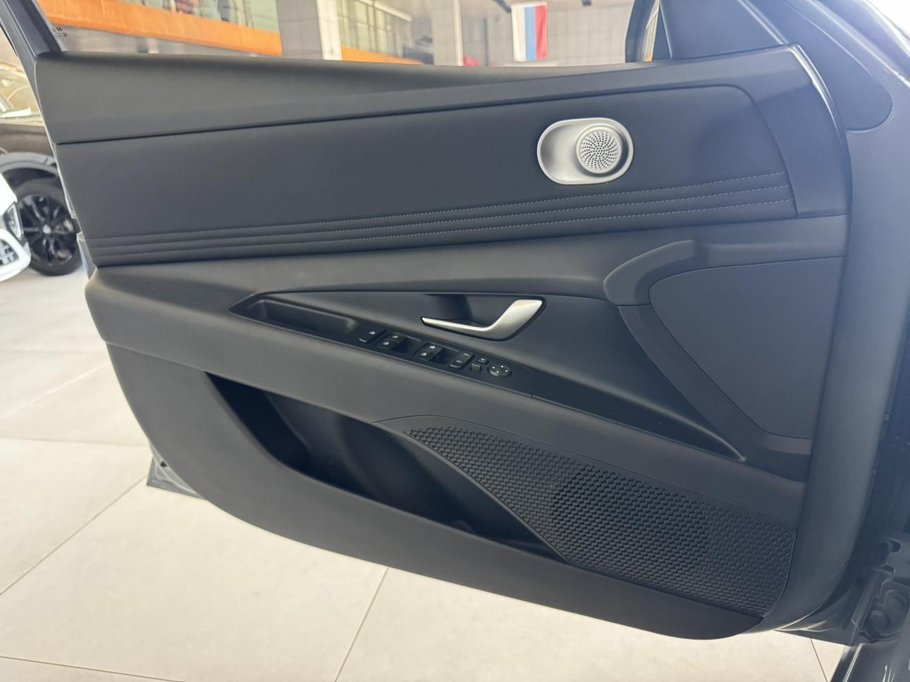 Hyundai Elantra 2022 thumb 2