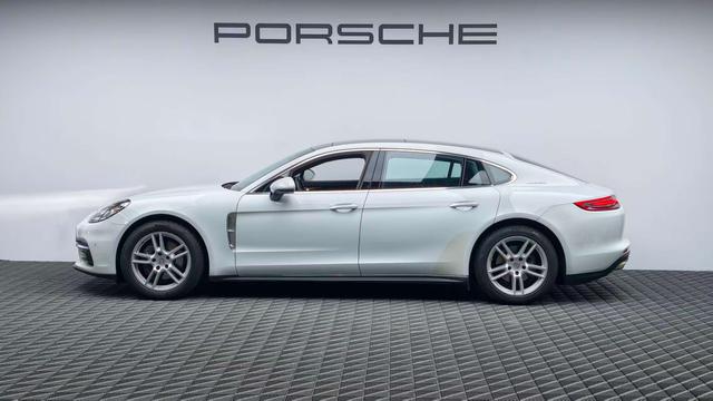 Porsche Panamera 2017 thumb 2