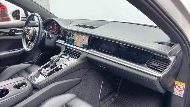 Porsche Panamera 2017 thumb 10