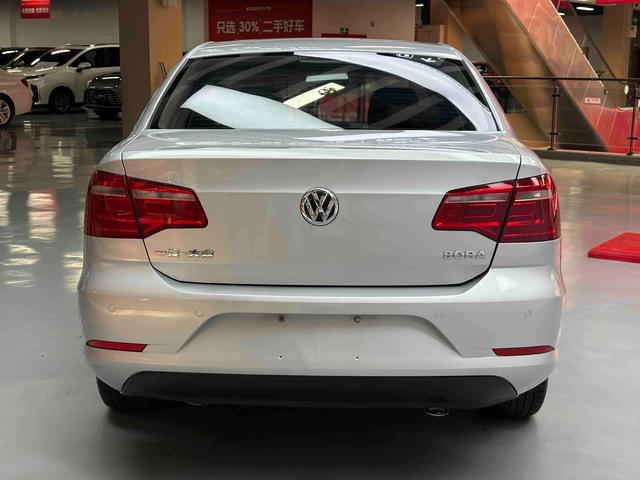 Volkswagen Bora 2013 thumb 4