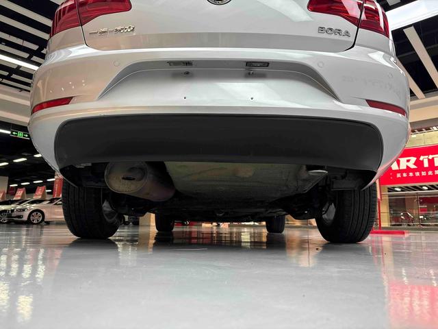 Volkswagen Bora 2013 thumb 12