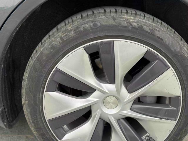 Tesla Model Y 2021 thumb 8