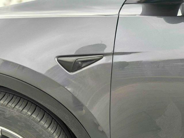 Tesla Model Y 2021 thumb 10