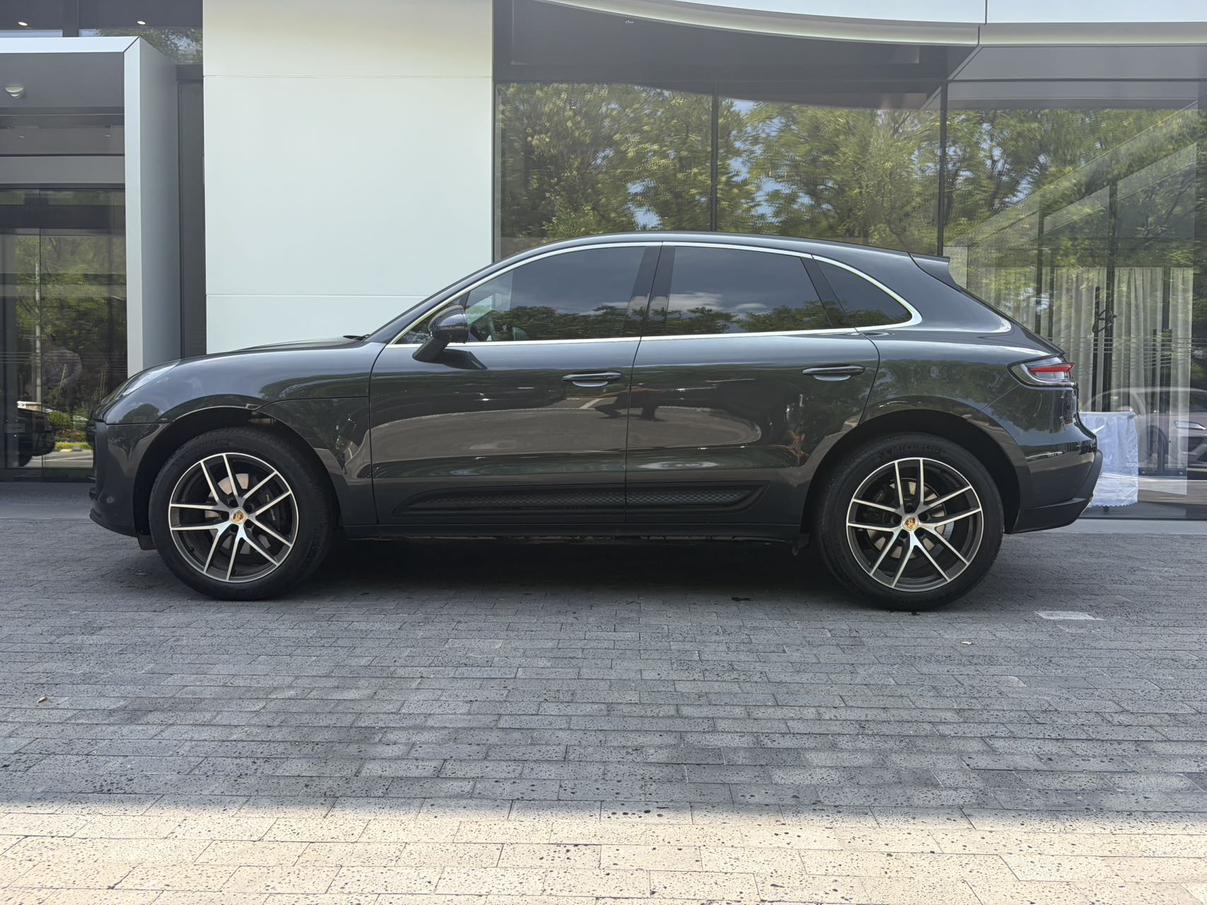 Porsche Macan 2025 thumb 2