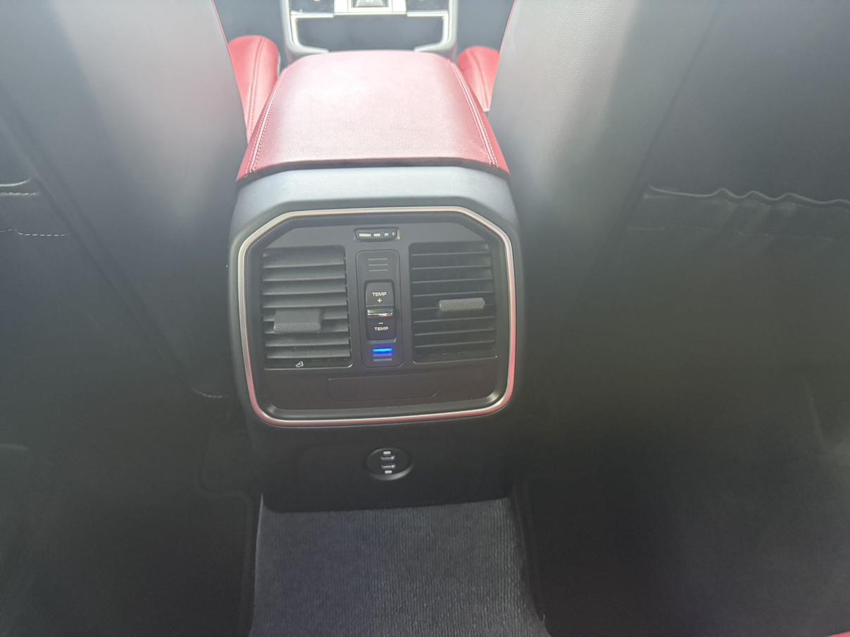 Porsche Macan 2025 thumb 9