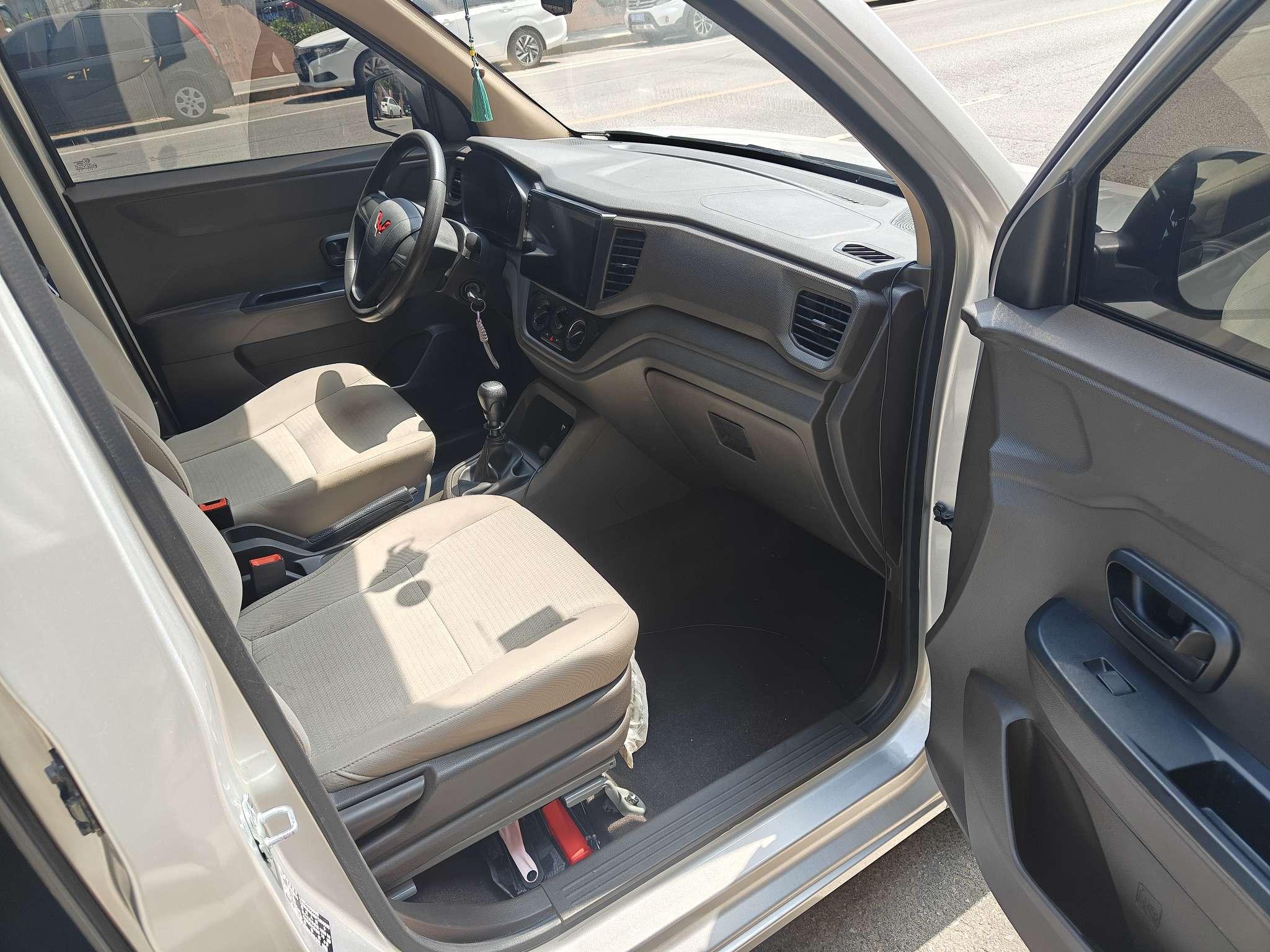 Wuling Hong Guang V 2022 thumb 6