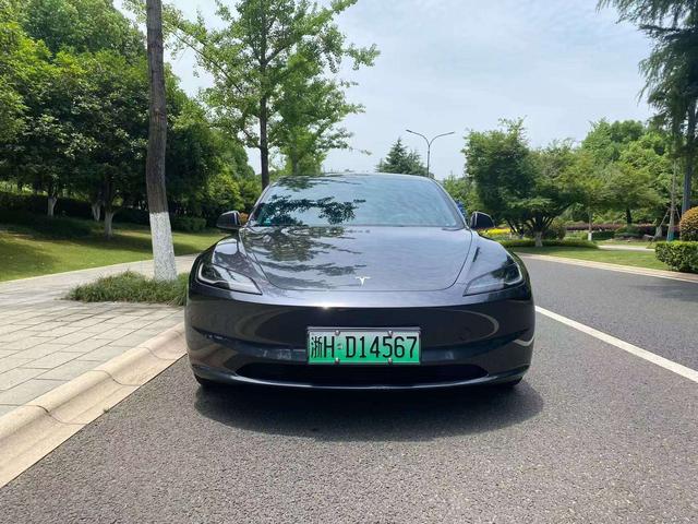 Tesla Model 3 2023 thumb 5
