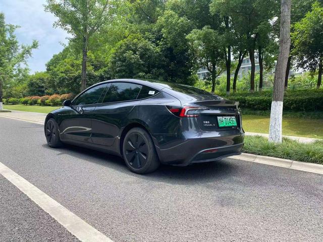 Tesla Model 3 2023 thumb 6
