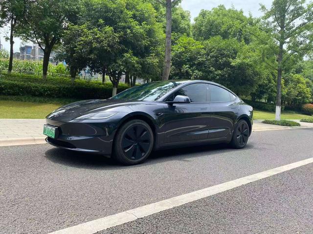 Tesla Model 3 2023 thumb 8