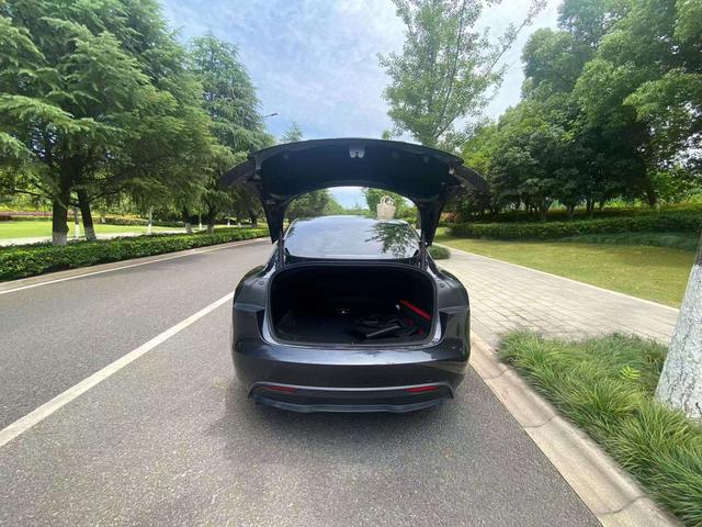Tesla Model 3 2023 thumb 9