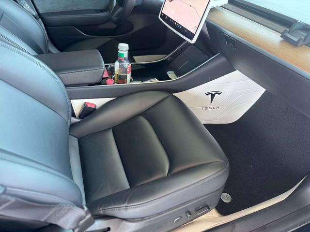 Tesla Model 3 2020 thumb 7