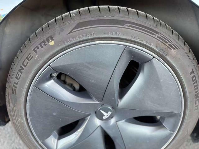 Tesla Model 3 2020 thumb 9