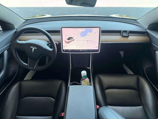 Tesla Model 3 2020 thumb 11