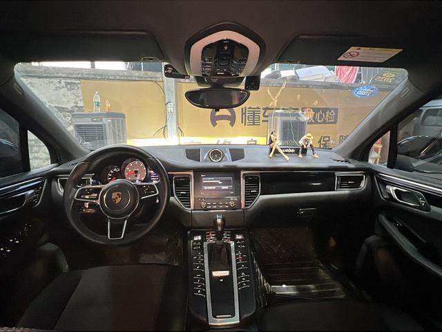 Porsche Macan 2017 thumb 4