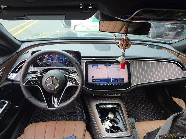 Mercedes-Benz E-Класс 2025 thumb 3