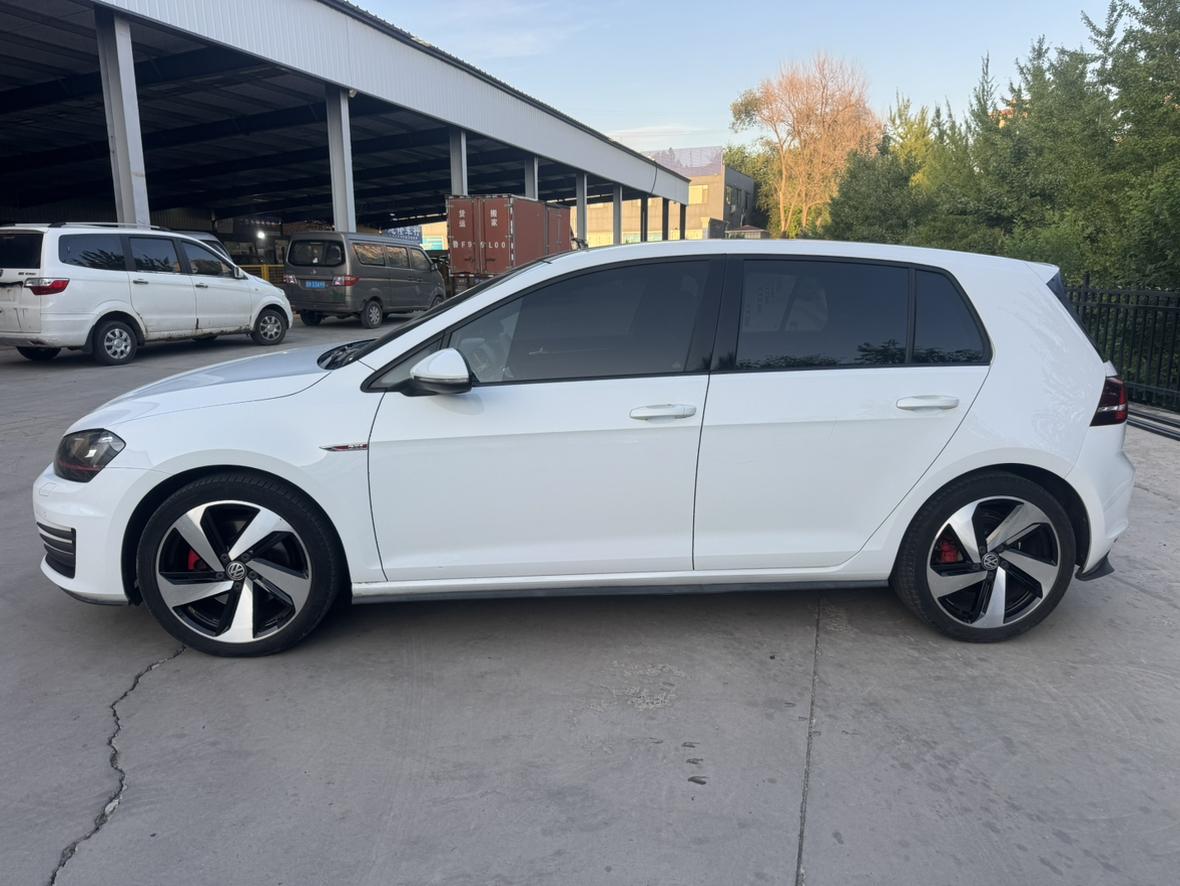 Volkswagen Golf GTI 2016 thumb 2