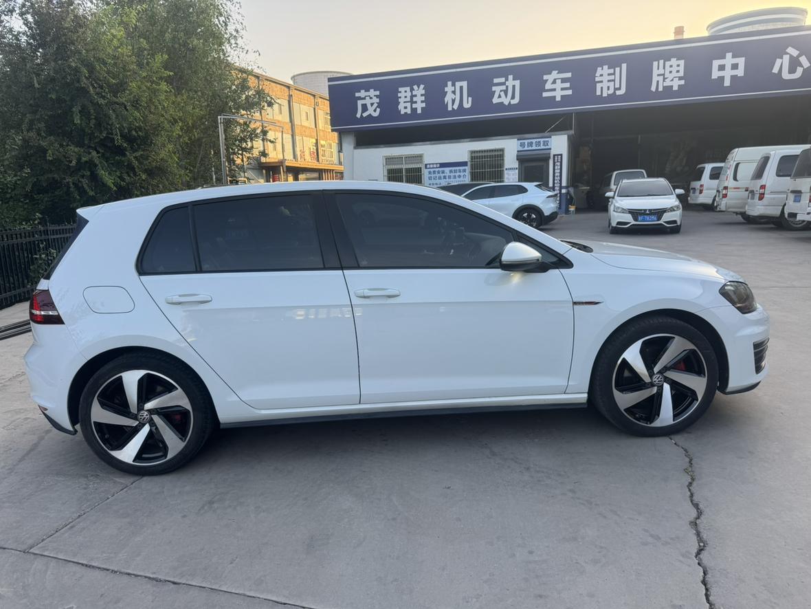 Volkswagen Golf GTI 2016 thumb 6