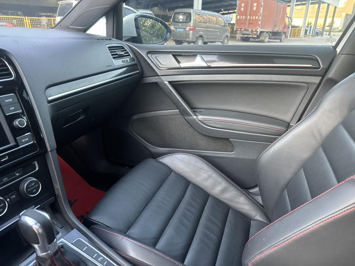Volkswagen Golf GTI 2016 thumb 8