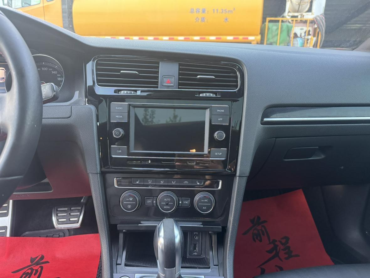 Volkswagen Golf GTI 2016 thumb 10