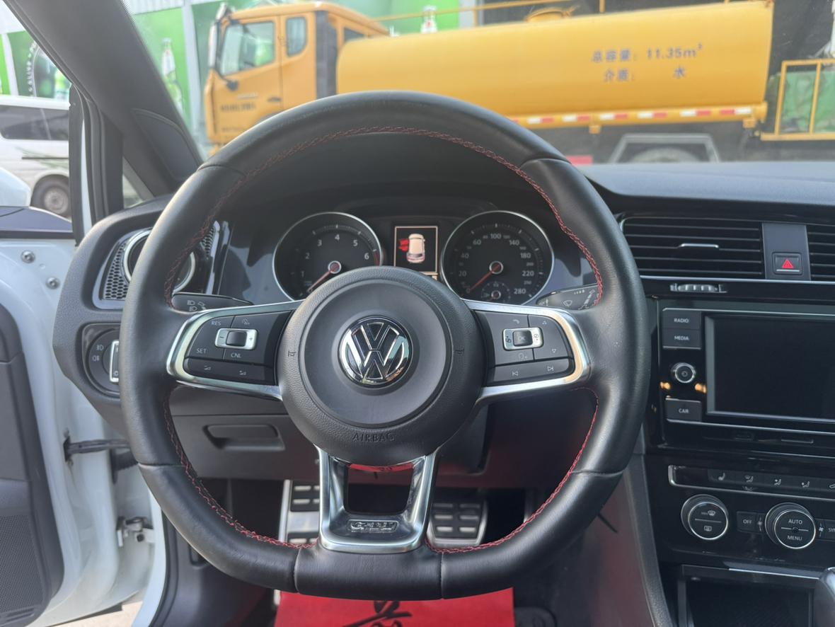 Volkswagen Golf GTI 2016 thumb 12