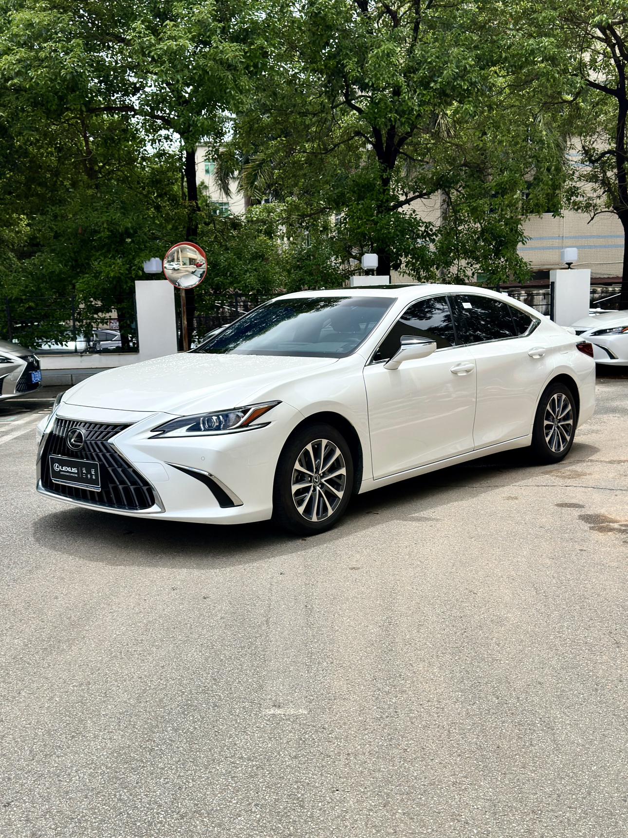 Lexus ES 2022 thumb 8