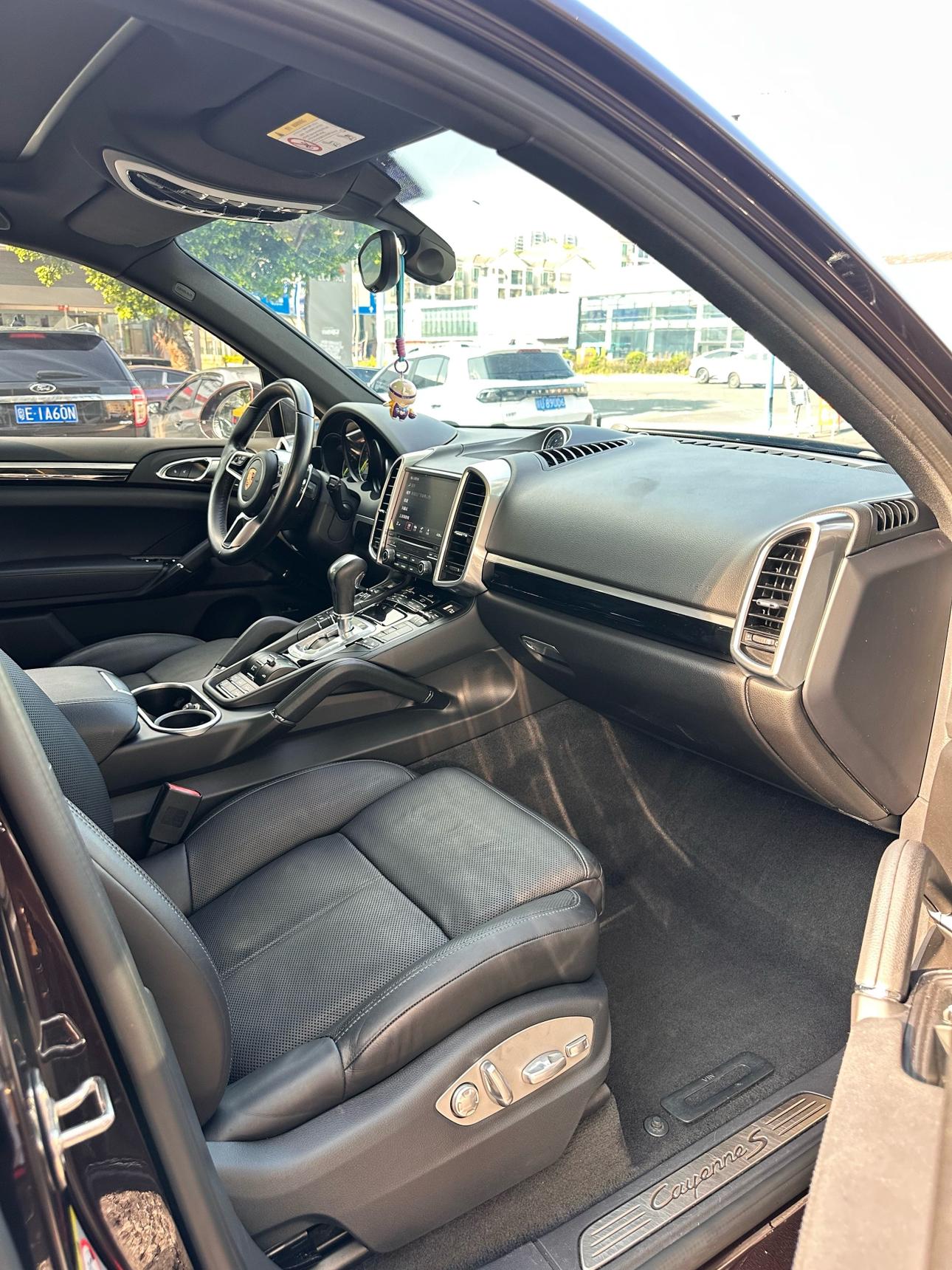 Porsche Cayenne 2015 thumb 10