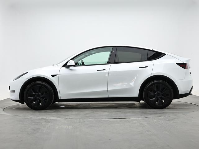 Tesla Model Y 2024 thumb 2