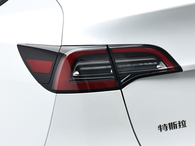 Tesla Model Y 2024 thumb 11