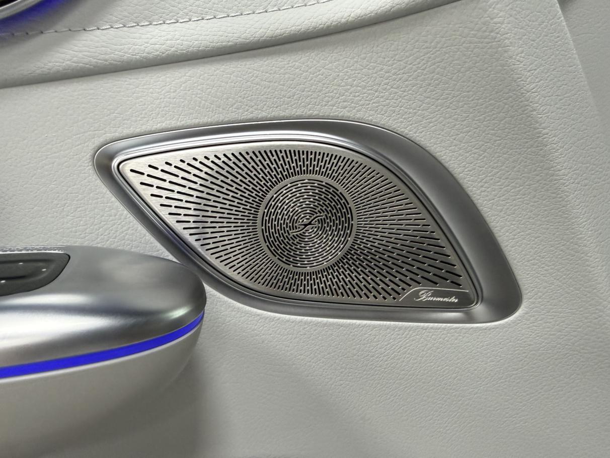 Mercedes-Benz EQE SUV 2023 thumb 4