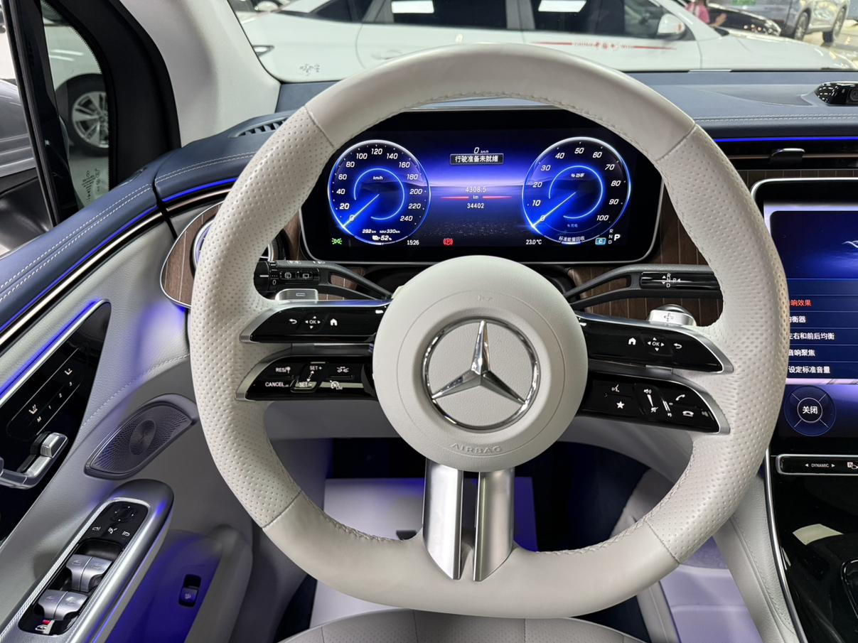 Mercedes-Benz EQE SUV 2023 thumb 6