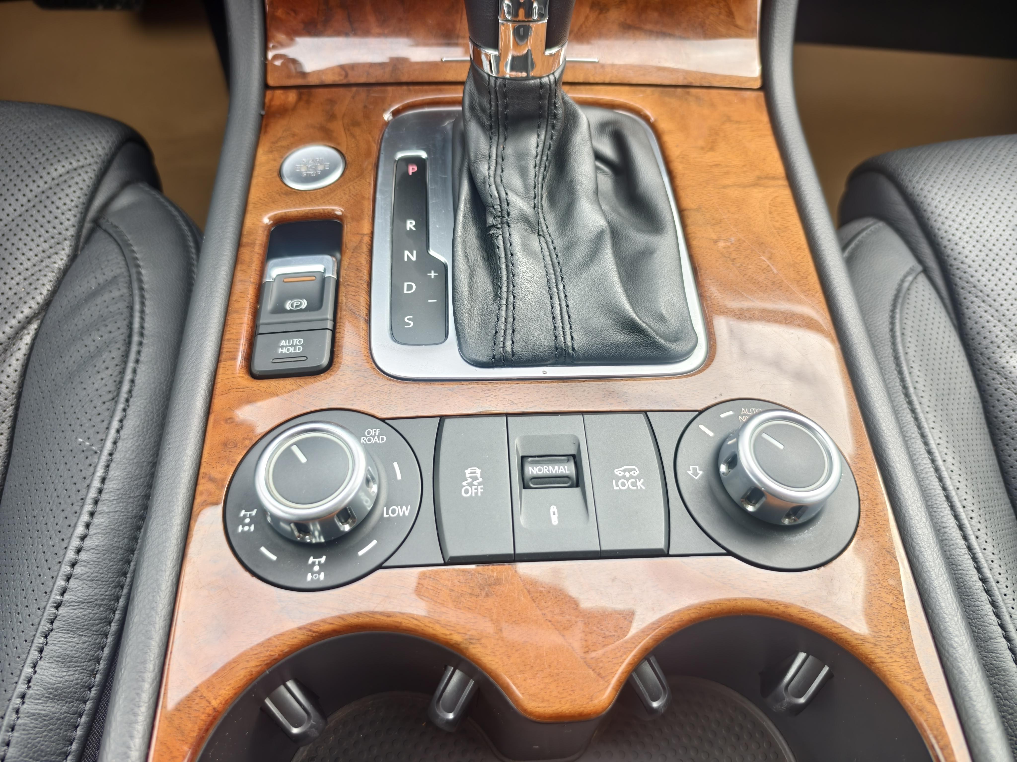 Volkswagen Touareg 2011 thumb 11