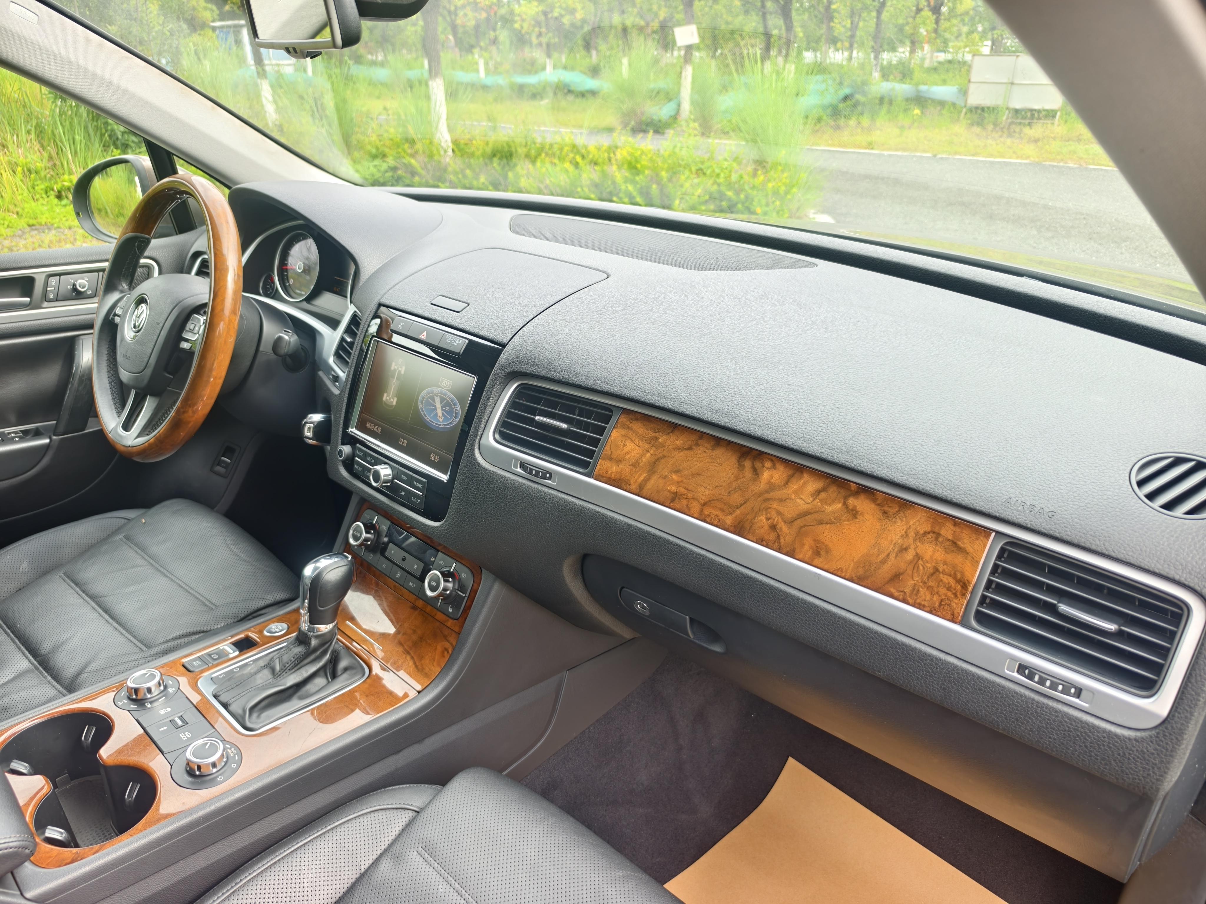 Volkswagen Touareg 2011 thumb 12