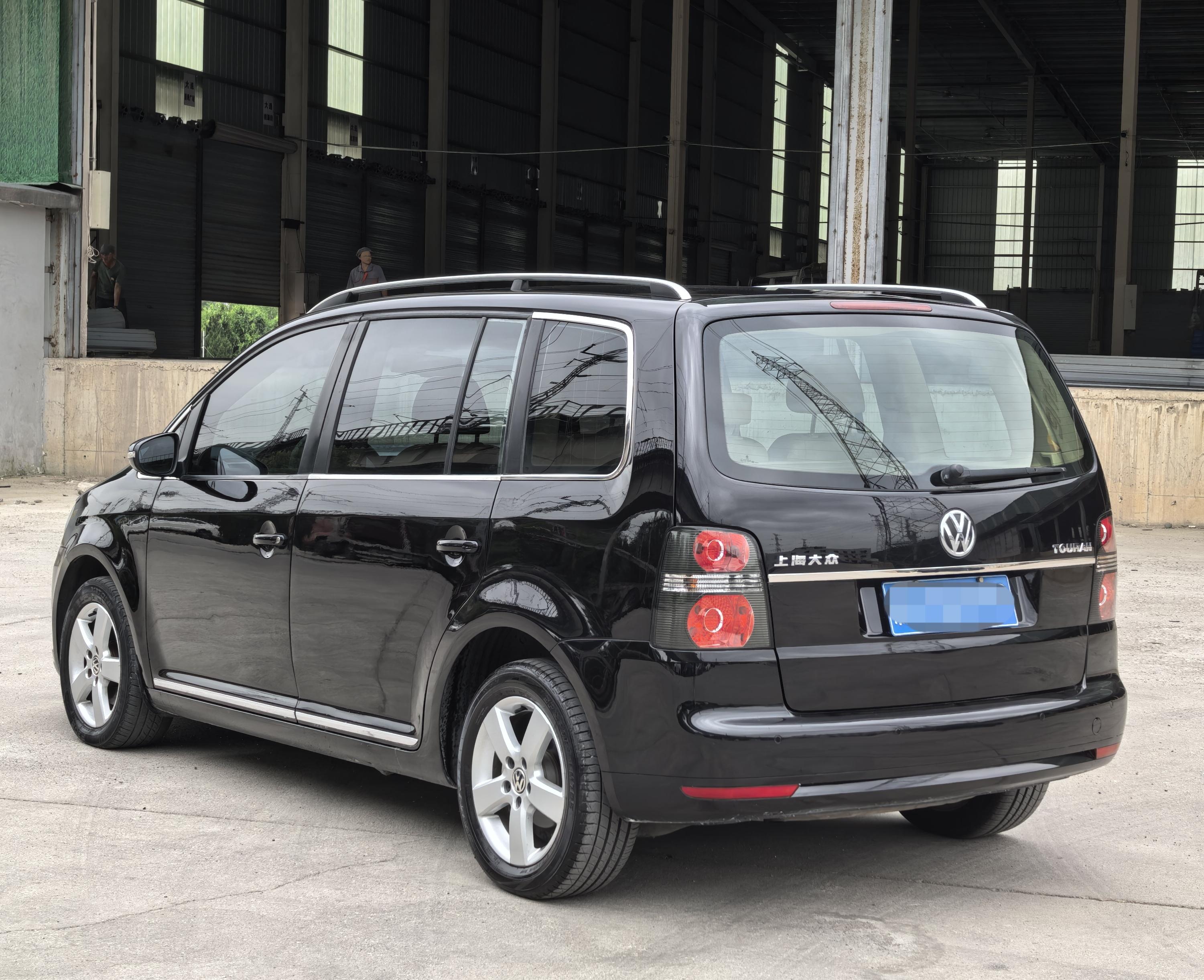 Volkswagen Touran 2015 thumb 2