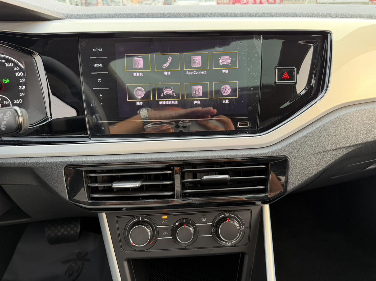 Volkswagen Polo 2021 thumb 11