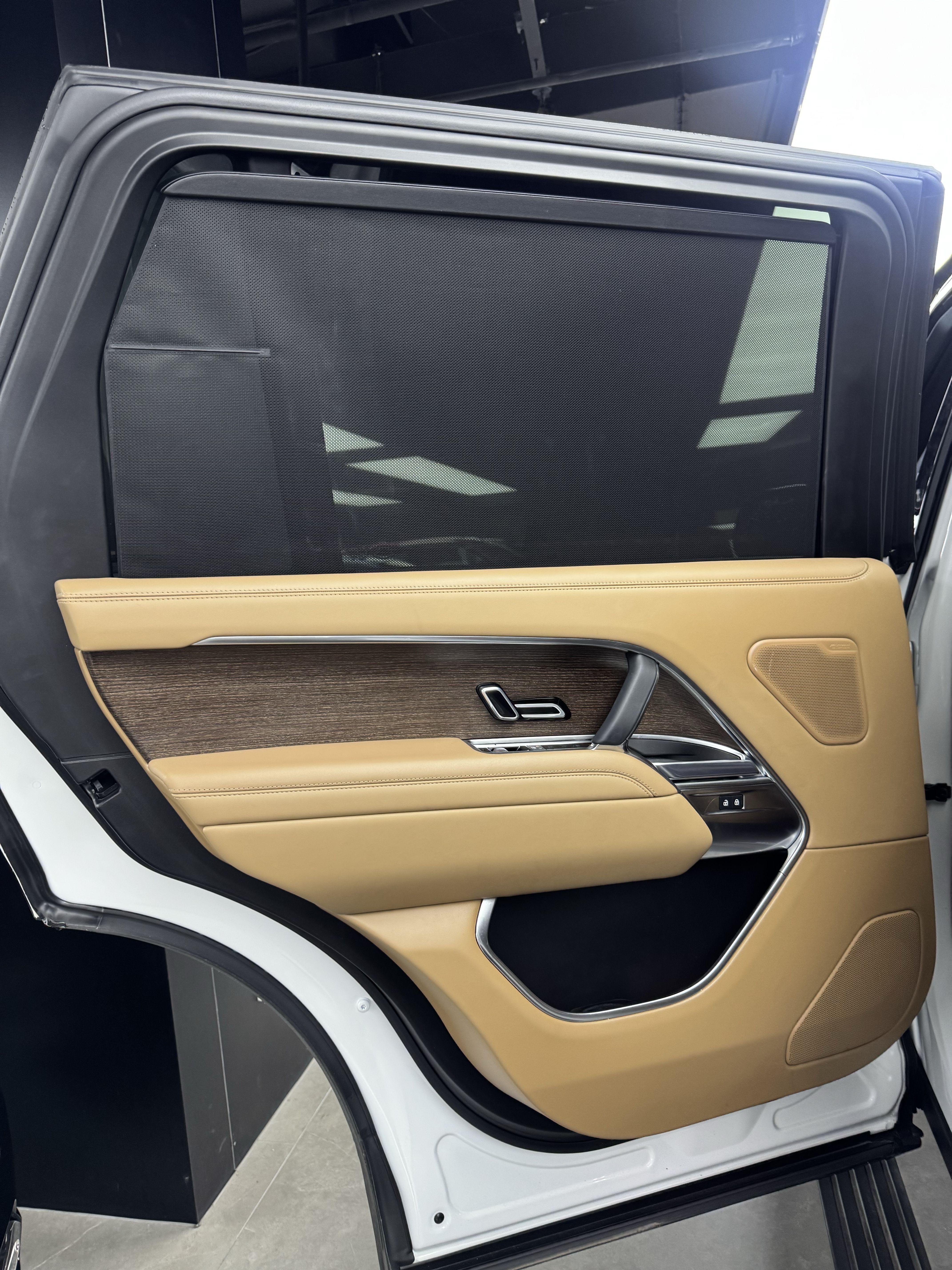 Land Rover Range Rover 2023 thumb 10